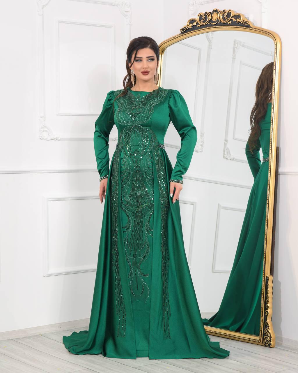 فستان سهرة مشغول شك بذيل